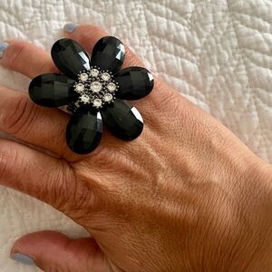 Beautiful !! Ring Black Flower Stretchable Rhinestones.